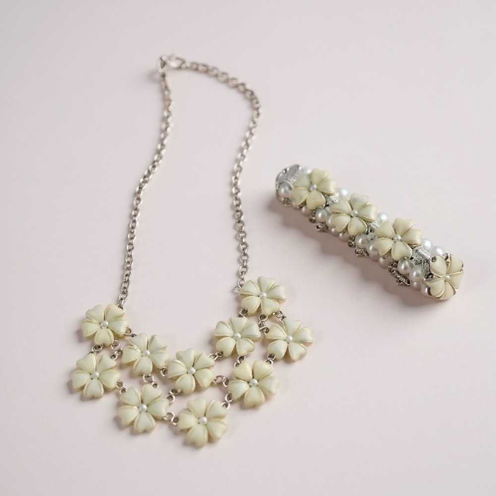 Vintage Inspired Flower & Pearl Bib Necklace & Bracelet Set